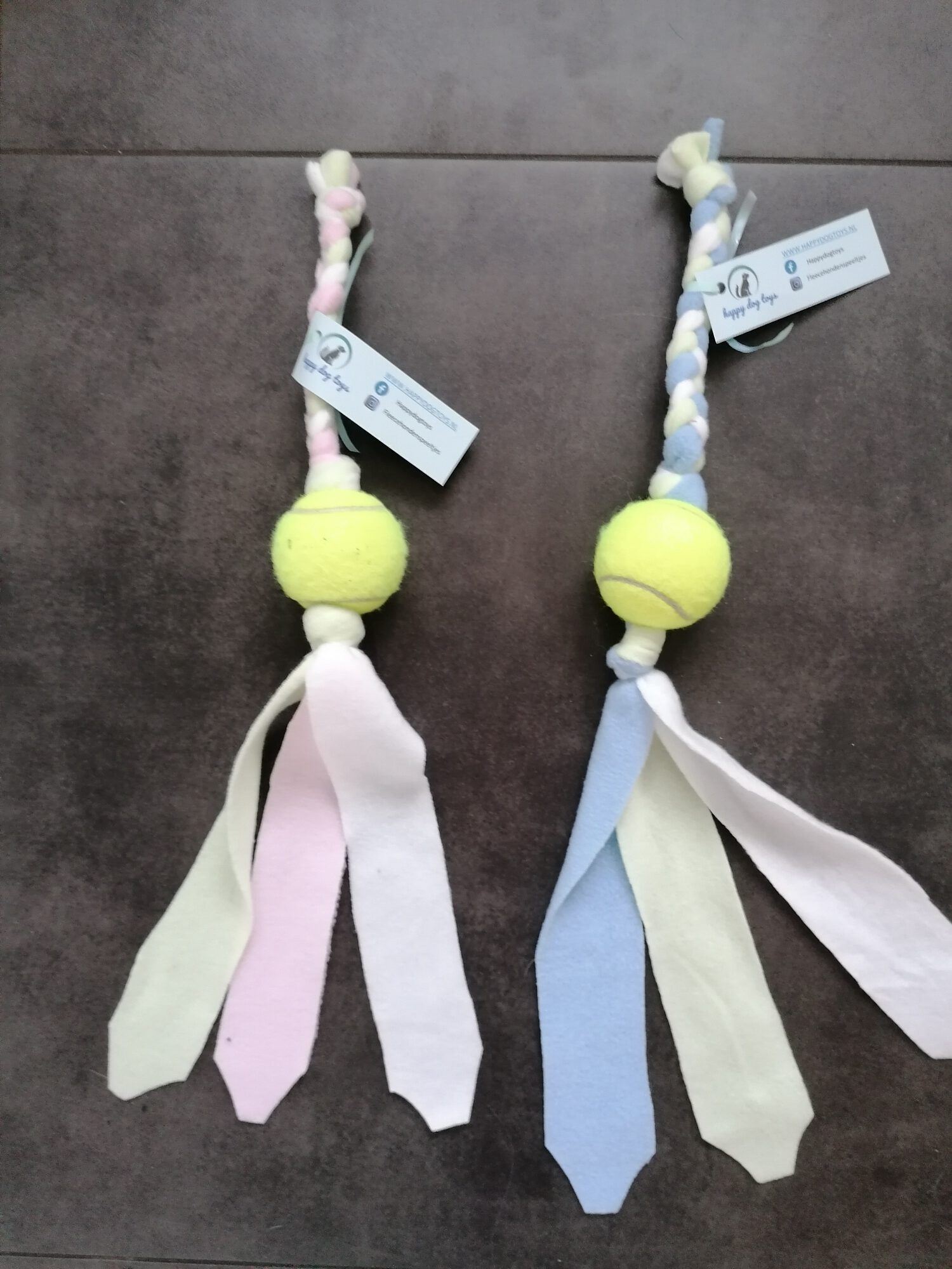 vlecht met slierten en bal Happy Dog Toys
